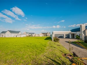 858 m² Land available in Kingswood Golf Estate