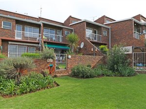 3 Bed Duplex in Helderkruin