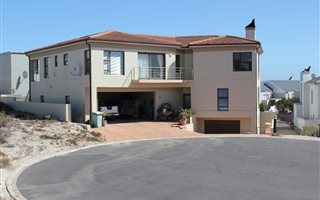 4 Bedroom House in Calypso Beach