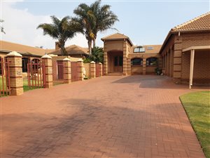 3 Bed House in Edelweiss
