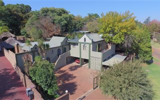 8 Bedroom House in Monument Park