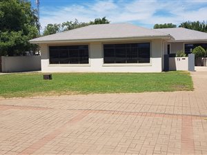 350 m² Office Space in Top Town