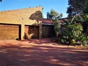 3 Bed House in Geelhoutpark