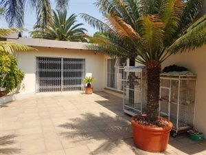 4 Bed House in Bronberrick