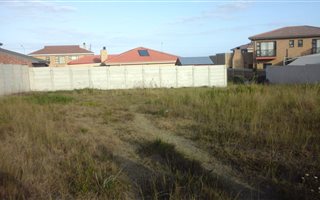720 m² Land available in Klein Brak River