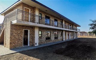 2 Bedroom Flat in Roodewal and surrounds