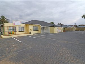 700 m² Commercial space in Horison