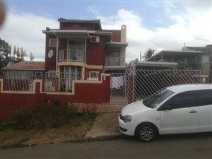5 Bed House in Trenance Manor