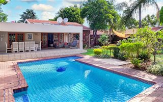 4 Bedroom House in River Club