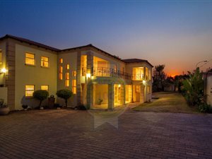 5 Bed House in Quellerina