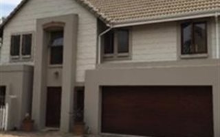 3 Bedroom House in Zwartkop Golf Estate