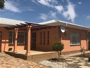 3 Bed House in Beaufort West