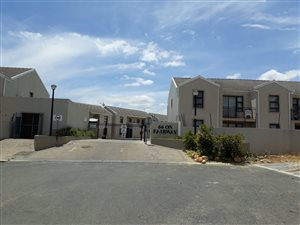 2 Bed Apartment in Fairview Golf Estate