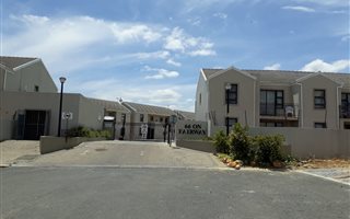 2 Bedroom Apartment in Fairview Golf Estate