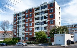 1 Bedroom Apartment in Wynberg