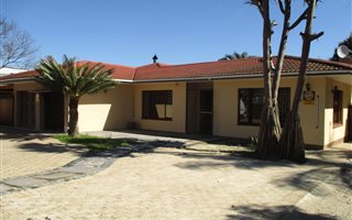 4 Bedroom House in Amandelrug