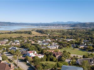 926 m² Land available in Rexford