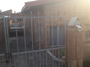 2 Bed House in Merebank