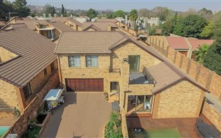 4 Bedroom Townhouse in Bedfordview
