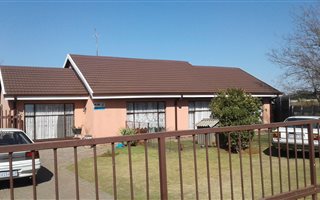 130 m² Commercial space in Vanderbijlpark Central