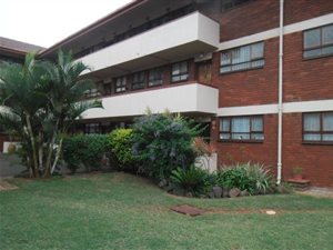 2 Bed Apartment in Illovo Beach