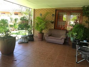 3 Bed Townhouse in Roylglen Gardens