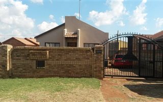 2 Bedroom House in Marimba Gardens