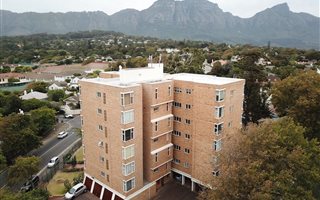 2 Bedroom Apartment in Kenilworth Upper
