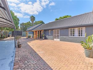 4 Bed House in Fontainebleau