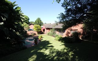 3 Bedroom House in Hayfields