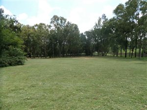 1 ha Land available in Poortview