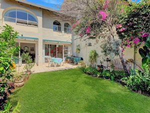 3 Bed Townhouse in Bordeaux
