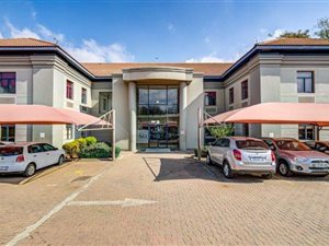 1444 m² Office Space in Glen Marais