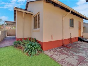 3 Bed Apartment in Lombardy West