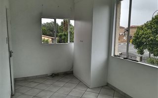 2 Bedroom Apartment in Ravensklip