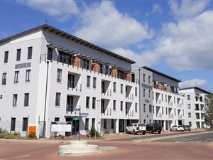 125 m² Commercial space in Paardevlei