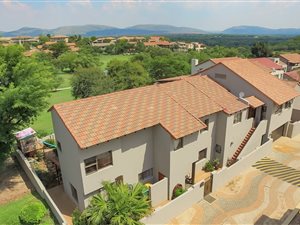 6 Bed House in Magalies Golf Estate