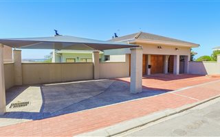 6 Bedroom House in Saldanha