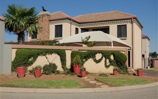 3 Bedroom Cluster in Bartlett
