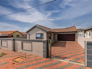 3 Bed House in Fleurhof