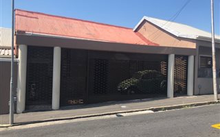 3 Bedroom Garden Cottage in Walmer Estate