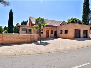 4 Bed House in Blue Gill