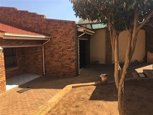2 Bed House in Naledi