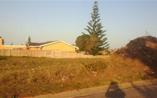 700 m² Land available in Heiderand