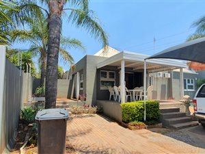 200 m² Commercial space in Waterkloof Glen