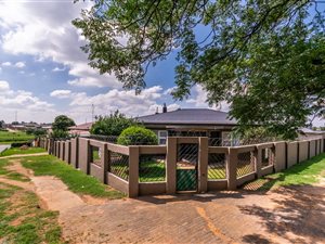 4 Bed House in Krugersdorp Central