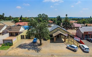 120 m² Commercial space in Glen Marais