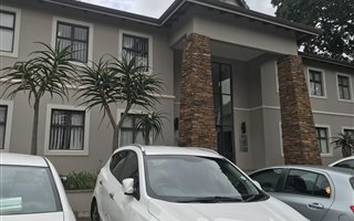 176 m² Commercial space in Kloof