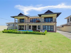 4 Bedroom House in Sheffield Beach