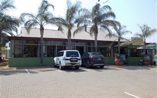 750 m² Commercial space in Melodie